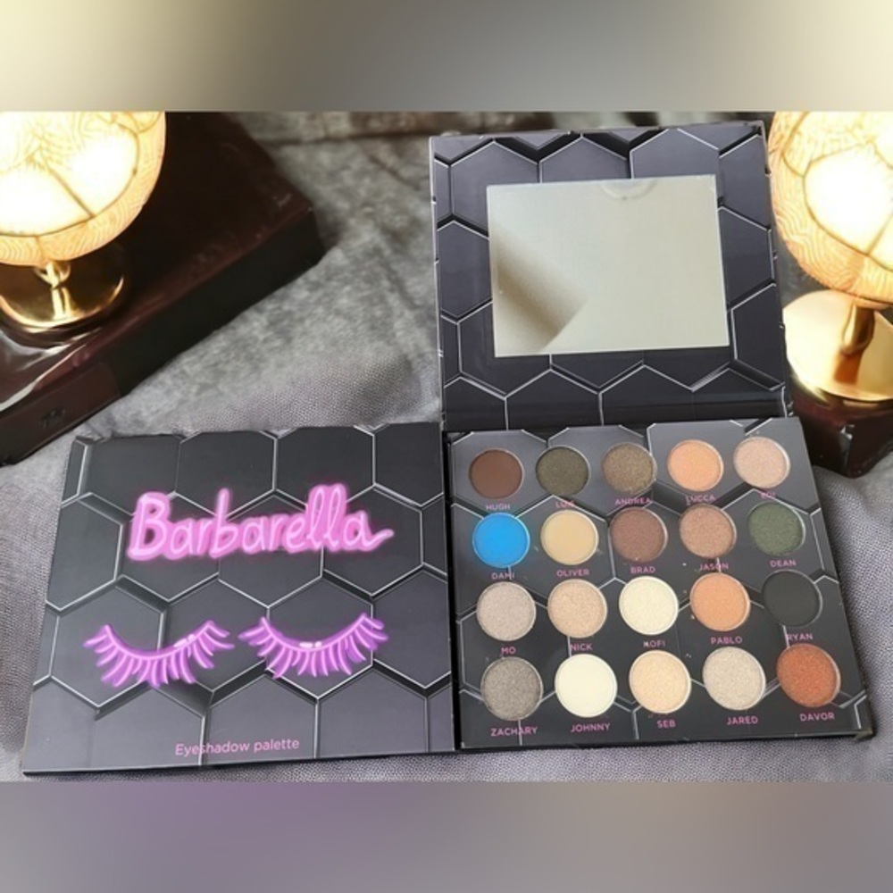 🐝 HOST PICK 🐝 Bee Beauty London Barbarella Eyeshadow Palette
